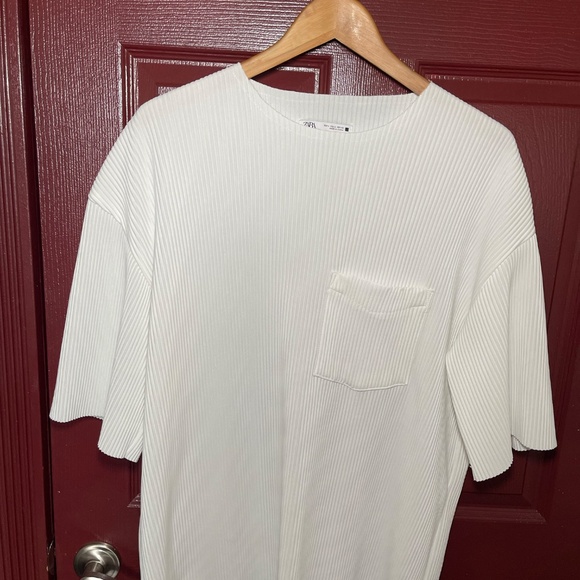 Hugo Boss Shirt Slim Fit - White/Black Buttons with Zara T-Shirt - Picture 5 of 6